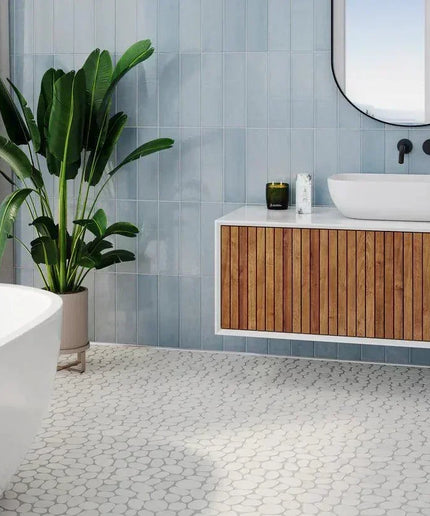 Spindrift-Marble_Crystal-White_Honed_Bathroom-Floor_Island-Stone_Nomad_Drift_Wall