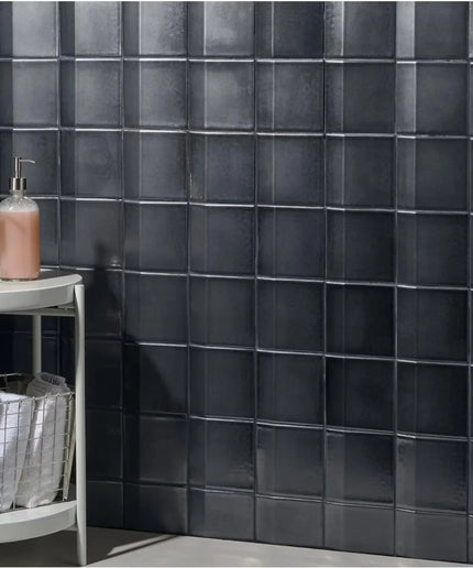 define 5x5 metallic black 3d tiles