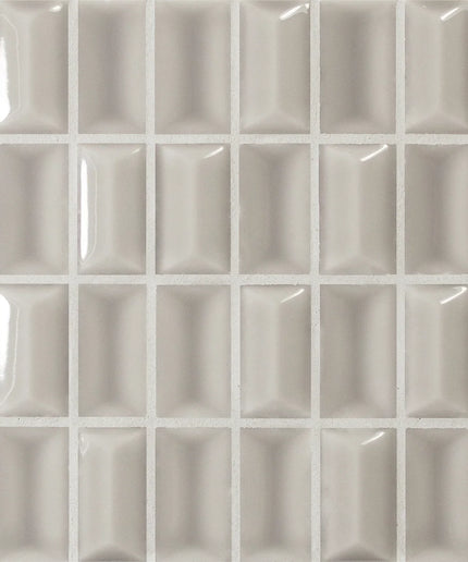 diamond-pearl-gloss Grid of gray tiles with a glossy finish