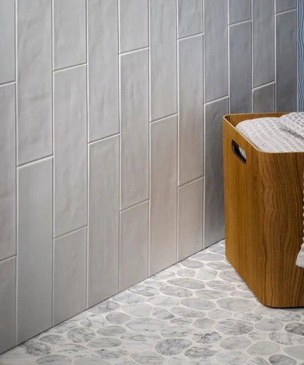 Nomad_Ceramic_Just_White_Gloss_Spindrift_Carrara_Honed_Wall_Vignette_Island_Stone