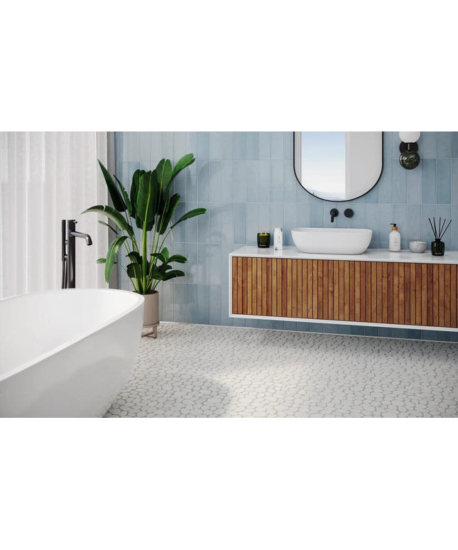 Spindrift-Marble_Crystal-White_Honed_Bathroom-Floor_Island-Stone_Nomad_Drift_Wall