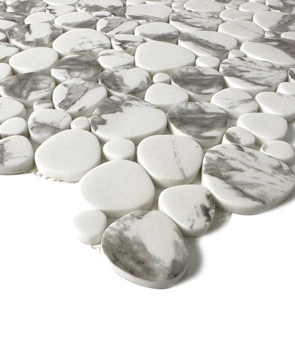 bianco-glass-mosaic-tile-pebbles