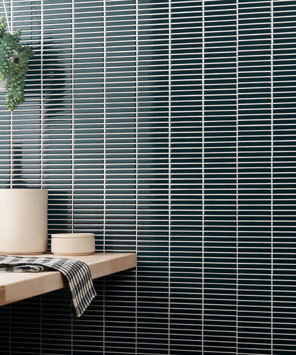emerald-green-glossy-tri-stacked-tile-walls-mosaic